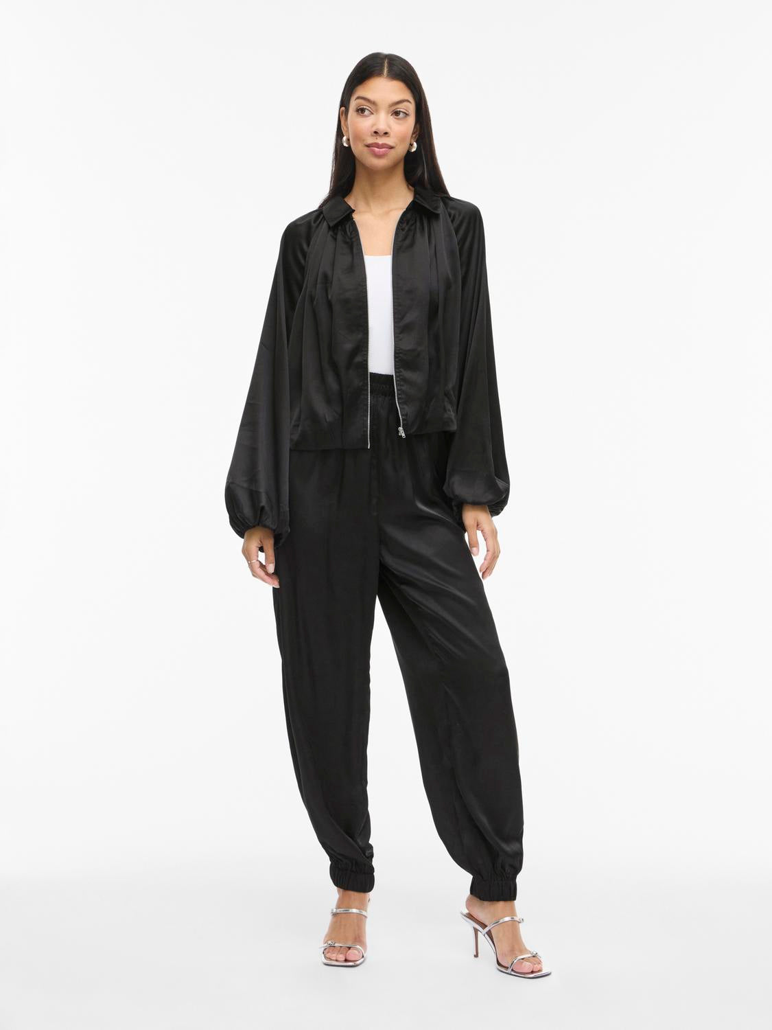 model_shot-front_full